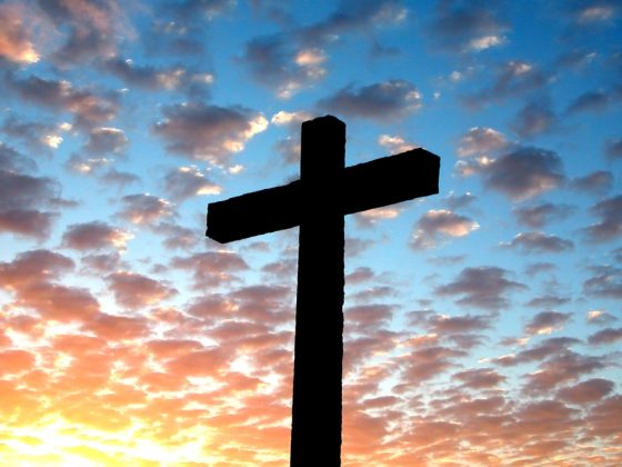 Da contemplação de Cristo na cruz à contemplação de Cristo nas cruzes de muitos