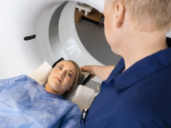O homem e a máquina: Relevância antropológica do prestador de cuidados de saúde
