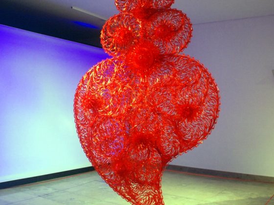 Joana Vasconcelos deixou o coração em Fátima: A exposição “As cores do sol”