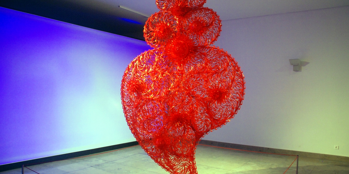 Joana Vasconcelos deixou o coração em Fátima: A exposição “As cores do sol”