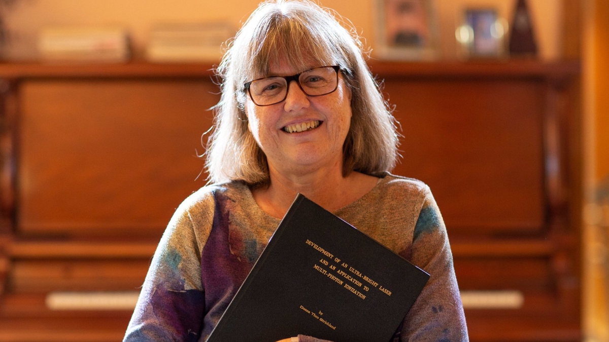 Papa nomeia mulher distinguida com o Nobel da Física para Academia Pontifícia das Ciências