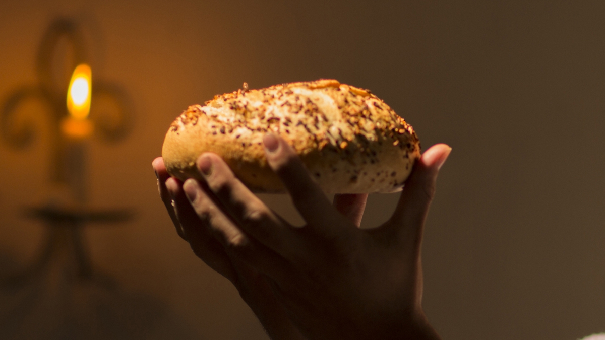 Nunca será demais repetir: No coração da vida do cristão está a fé, não a lei
