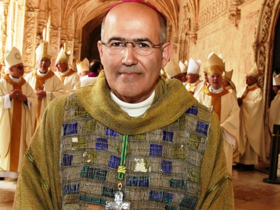 Poesia têxtil veste D. José Tolentino Mendonça: Sobre a criação da paramentaria