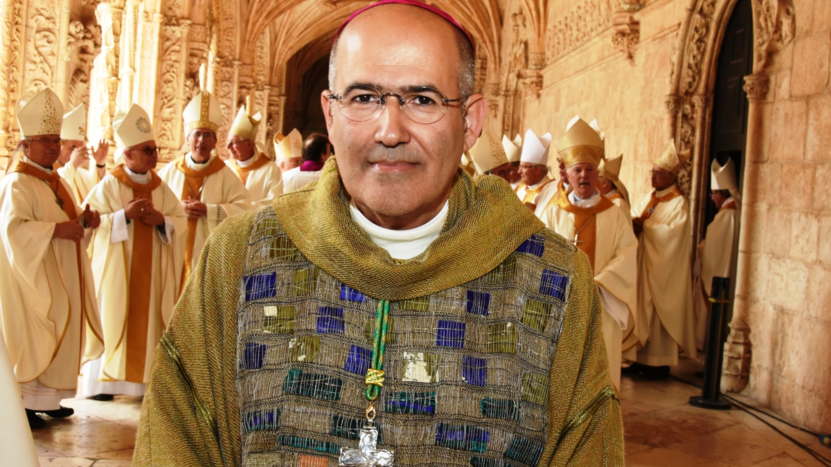 Poesia têxtil veste D. José Tolentino Mendonça: Sobre a criação da paramentaria