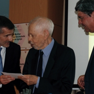 Igreja perdeu «sentido da criatividade e do diálogo com a sociedade» mas «recuperou o seu lugar no mundo da ciência e da razão», afirma José Mattoso