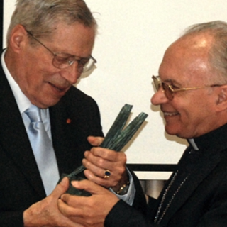 Instituto de Bioética da Universidade Católica publica livro de homenagem a Walter Osswald