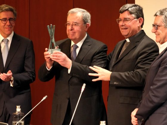 Manuel Braga da Cruz recebeu Prémio Árvore da Vida e destacou papel dos católicos nas ciências sociais